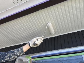 軒天の2回目の上塗り