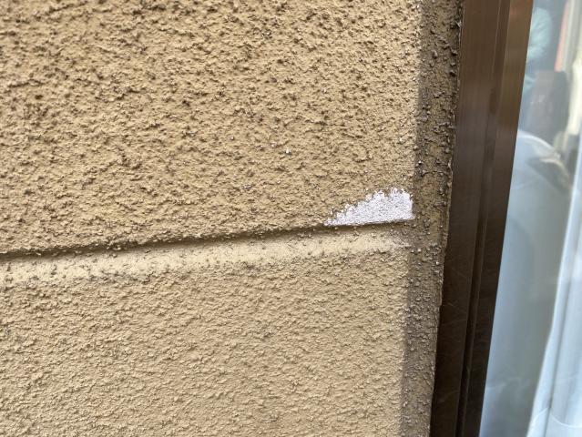 一部に欠けが見られた施工前の外壁