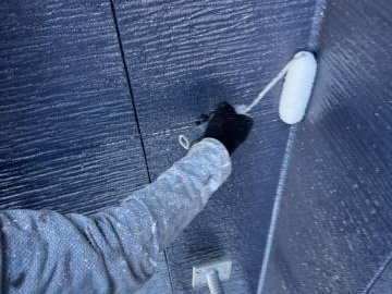 外壁のメイン部分へのクリヤー塗装