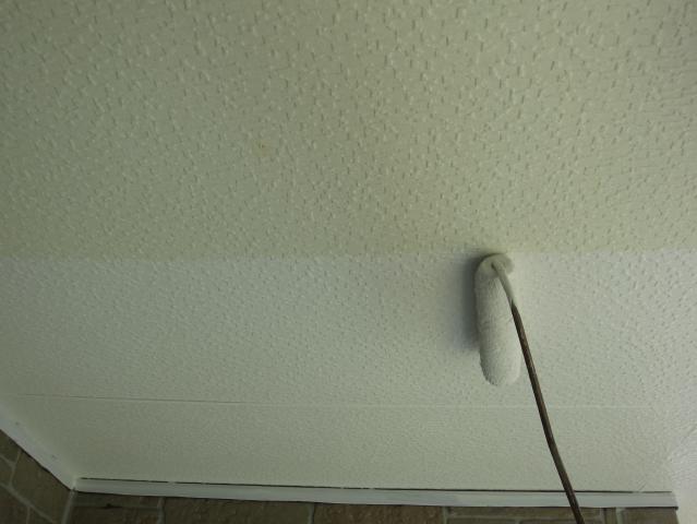 軒天の1回目の上塗り