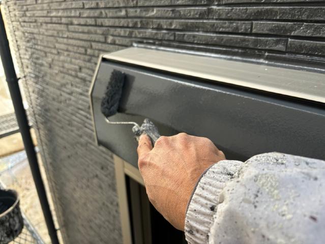 シャッターボックスの2回目の上塗り