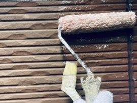 外壁の1回目の下塗り