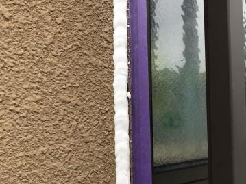 新しいシーリングを施工しています