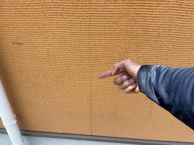 ひび割れが見られた外壁