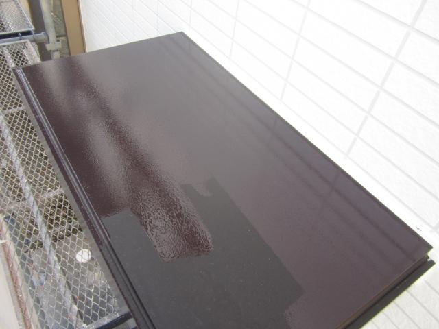 庇の1回目の上塗り