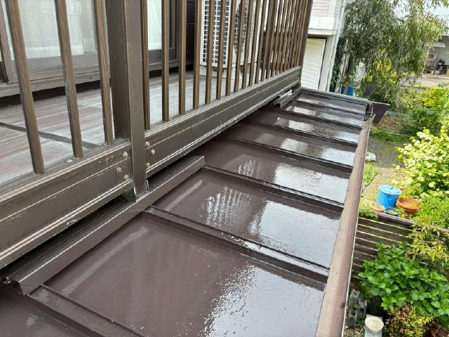 屋根の上塗り