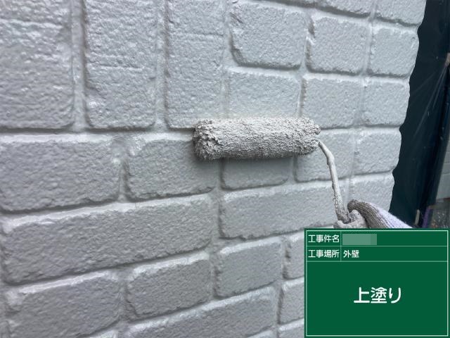 外壁の2回目の上塗り