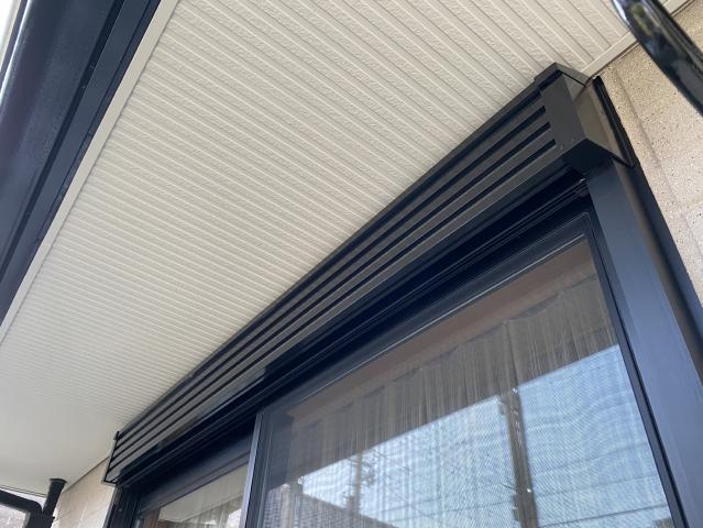 施工後のシャッターボックス・軒天