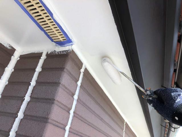 軒天の1回目の上塗り