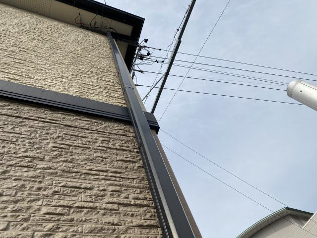艶が落ち、汚れも見られた樋
