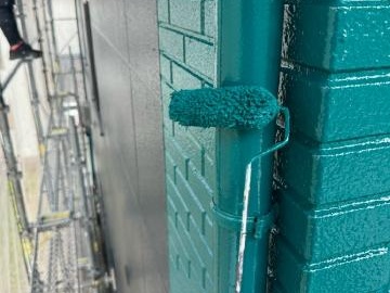 外壁のアクセントに合わせた樋の塗装