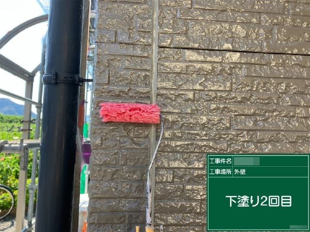 外壁の2回目の下塗り