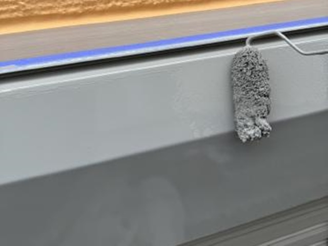 シャッターボックスの1回目の上塗り