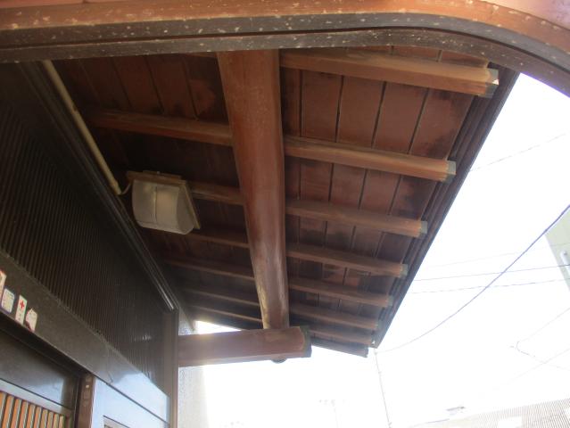 施工前の木部の軒天
