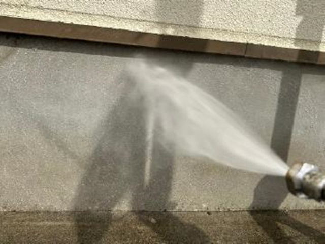 高圧洗浄の様子
