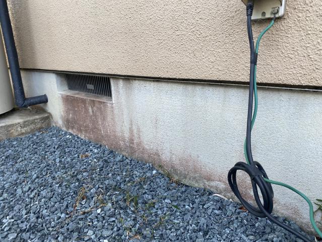 茶色い汚れが見られた基礎