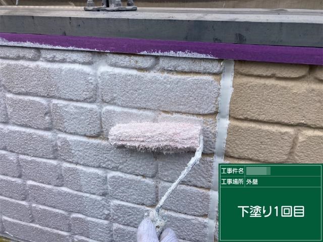 外壁の1回目の下塗り