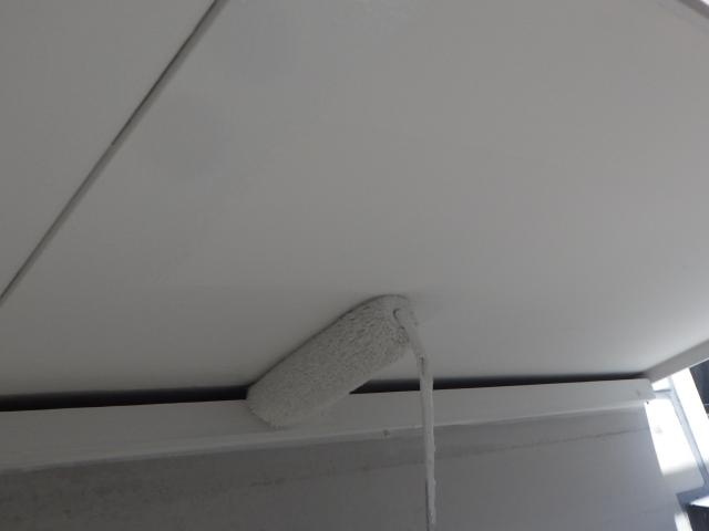 軒天の2回目の上塗り