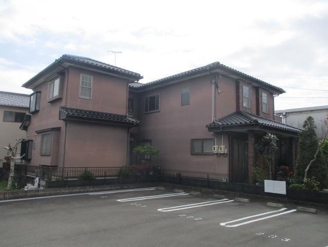 外壁に黒い変色が見られた施工前の外観