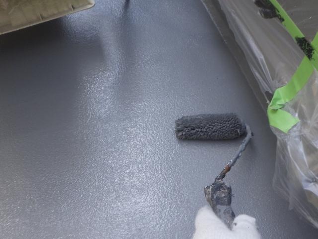 ベランダの2回目の上塗り