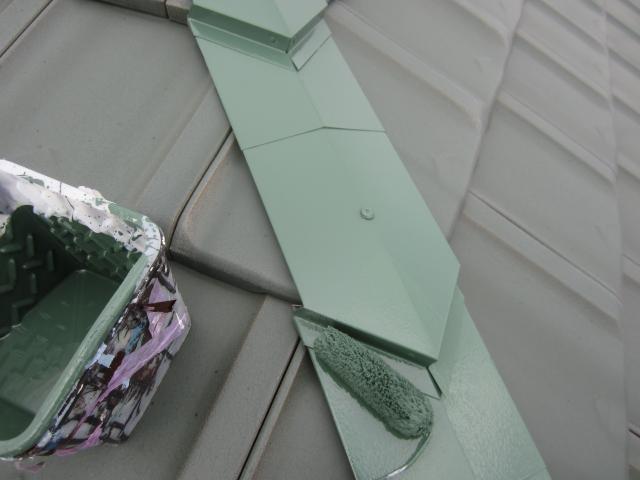 屋根棟板金の2回目の上塗り