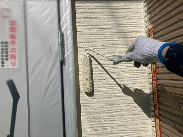 淡い色で仕上げた外壁のメイン部分