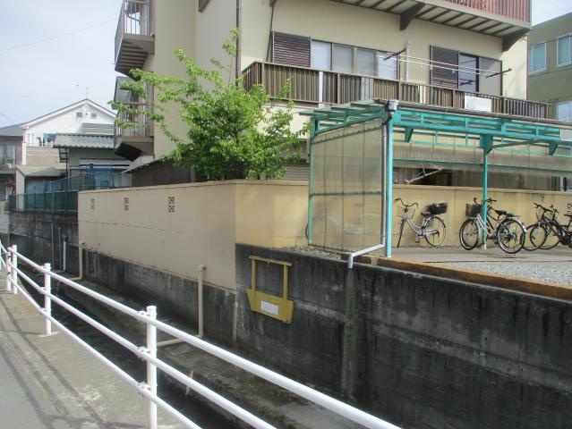 施工前の門塀