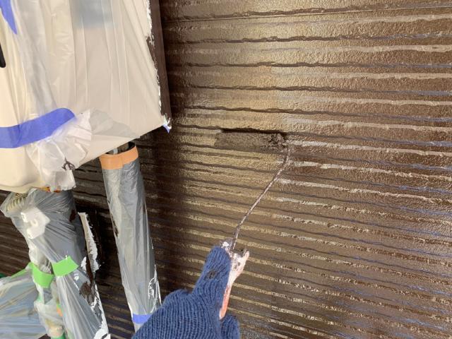 施工前と同じこげ茶で仕上げた1階の外壁