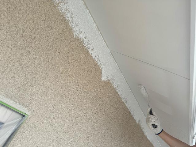 軒天の2回目の上塗り