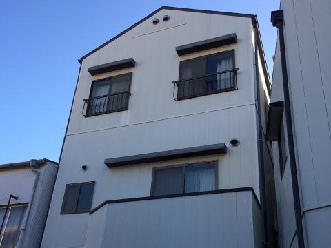 施工前の建物裏側の外観