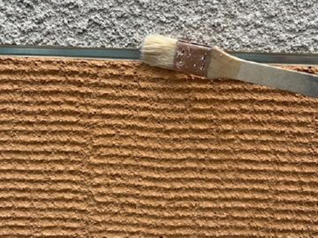 シーリングへのプライマー塗布