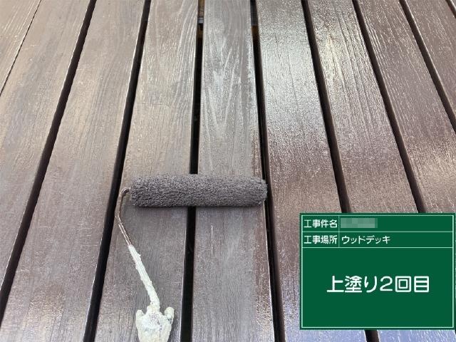 ウッドデッキの2回目の上塗り