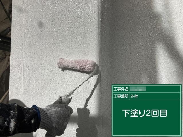 外壁の2回目の下塗り