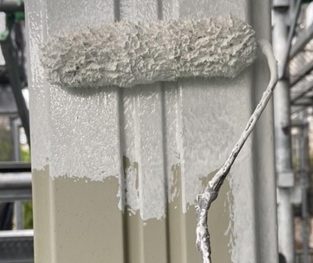 柱の1回目の塗装