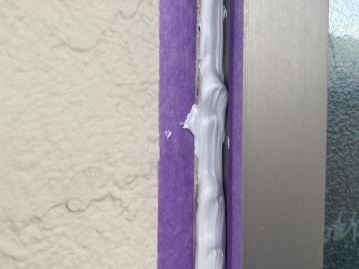 新しいシーリング材を施工します