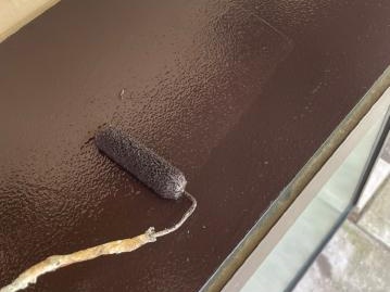 出窓の2回目の上塗り