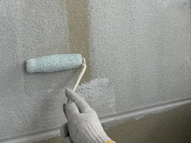 外壁の1回目の下塗り