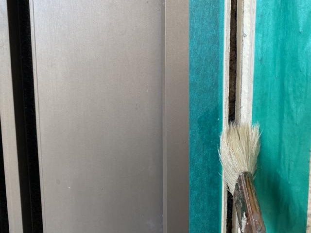 プライマーを塗布します